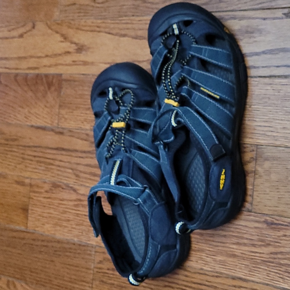 NEW KEEN SANDLES !